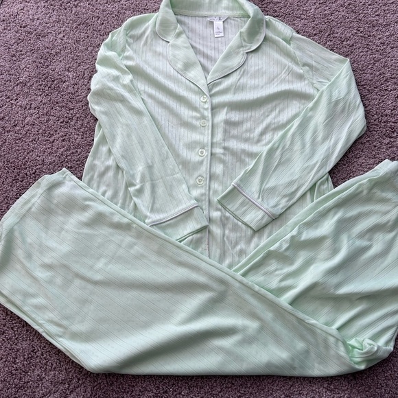 Just Me Other - Just Be Women’s Mint Green PJ Set
Size L